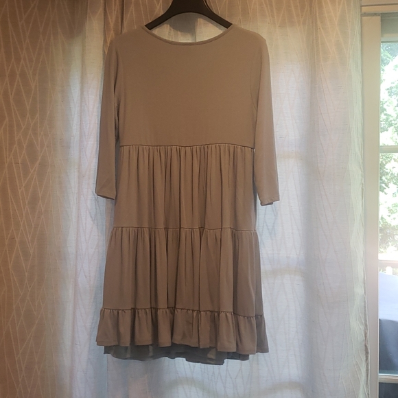 Light blue long sleeved tiered maternity dress - Picture 6 of 7